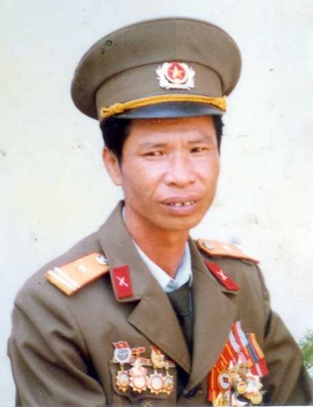 bá thái, con nuôi anh hùng núp