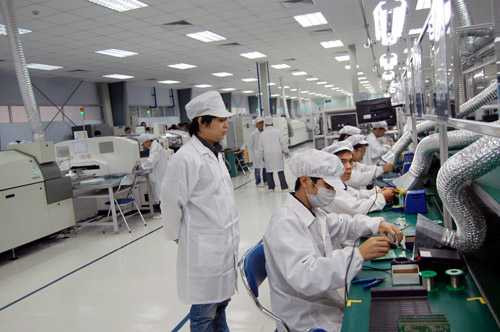 Sản xuất thiết bị thông tin quân sự ở Viettel