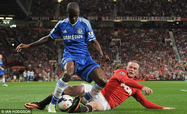 Arsenal hỏi mua rooney