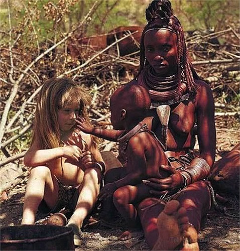 Cô bé được sinh ra tại châu Phi, nơi mà thế giới coi đây là ‘một lò lửa khổng lồ’ với những con vật hoang dã hung dữ.