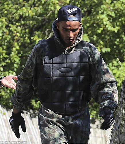 Madonna dẫn cả nhà đi chơi súng sơn