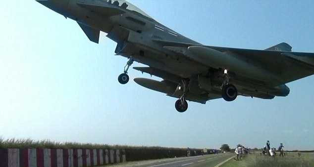 chiến cơ tạt đầu