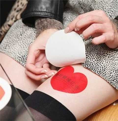 quảng cáo trên đùi