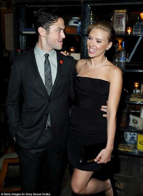 Scarlett Johansson - Joseph Gordon Levitt