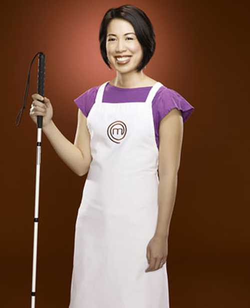 Cô gái khiếm thị Christine Hà trở thành Vua đầu bếp Mỹ vào tháng 9 năm 2012.