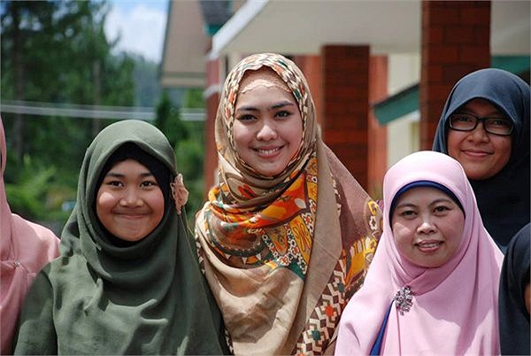 Oki Setiana Dewi thần tượng của phụ nữ theo đạo Hồi.