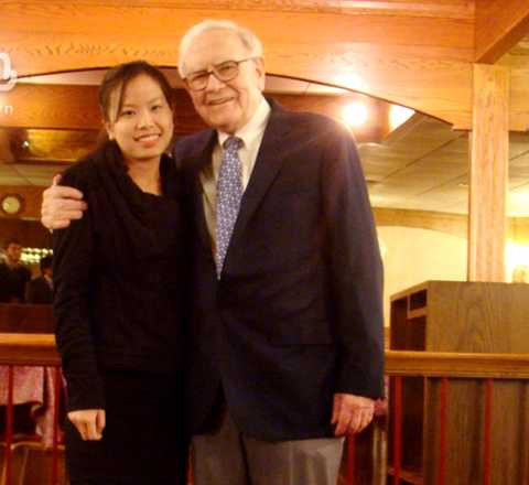 Hà Trang trong buổi gặp gỡ với tỷ phú Warren Buffett