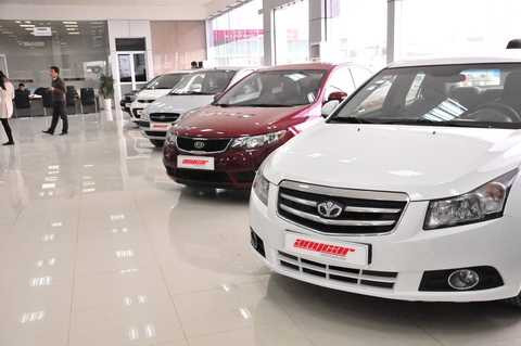 Trong khi chờ Hội đồng Nhân dân quyết định mức thu mới, thành phố Hà Nội đã tạm thời thu lệ phí trước bạ ở mức 15% kể từ ngày 1/4.