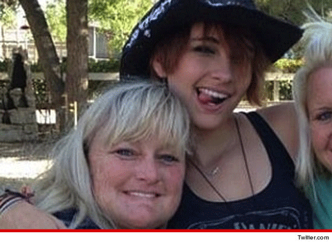 Paris Jackson và mẹ Debbie