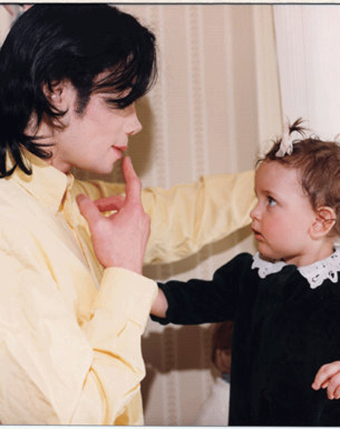 Con gái Michael Jackson kêu cứu bằng cách tự tử