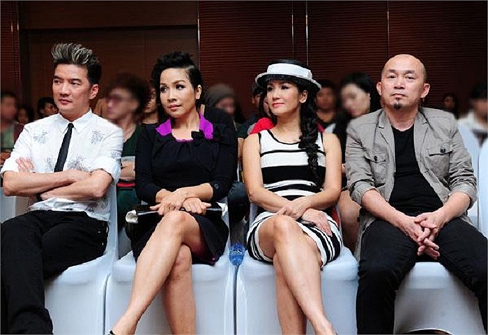 Đã chính thức lộ diện bộ tứ quyền lực của The Voice 2013. Ảnh tại họp báo chiều qua được đăng trên facebook.