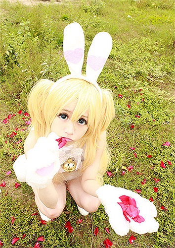 Ngắm cô nàng trong bộ ảnh mới nhất, không ai nghĩ rằng Mai Phương đã tốt nghiệp ĐH, hiện đang là một nhân viên mẫn cán.