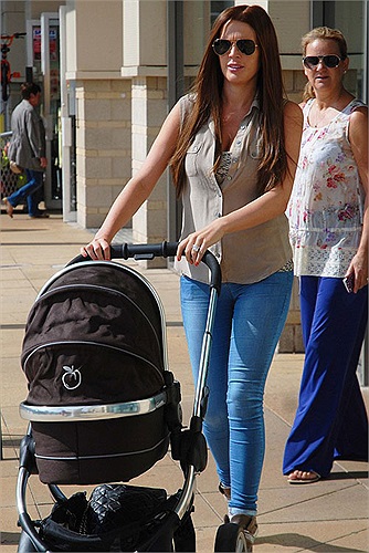 Cựu hoa hậu Anh Danielle Lloyd lấy lại vóc dáng chỉ một tuần sau sinh.