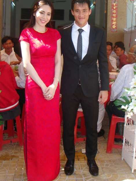 Công Vinh- Thủy Tiên lặng lẽ sau đám cưới