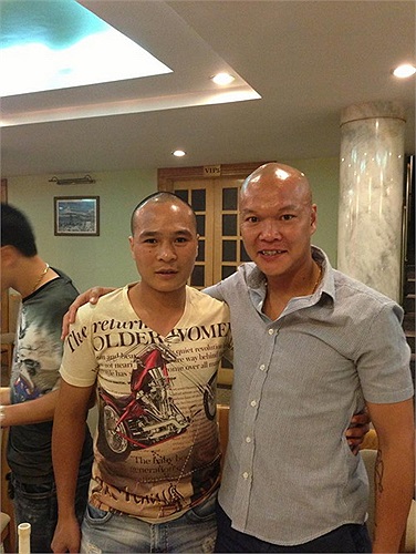 Hồng Sơn với cái đầu láng bóng đưa bạn bè, gia đình du lịch Lạng Sơn và Trung Quốc.