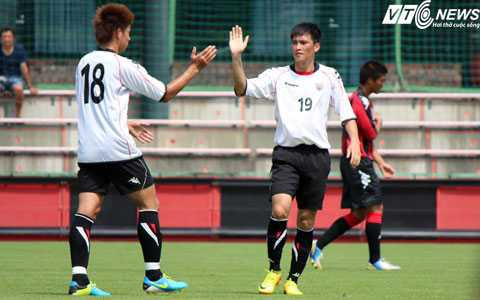 Công Vinh lập cú đúp trong trận đấu tập