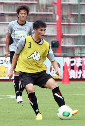 Cong Vinh tap buoi dau tien tai Nhat