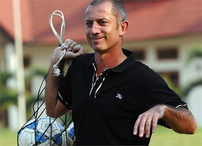 Phát biểu với báo giới, ông thầy người Pháp khẳng định, mọi đối thủ đều như nhau và U19 Việt Nam luôn dành sự tôn trọng cho các đối thủ. U19 Việt Nam sẽ nỗ lực từng trận một. (Tiểu Hàn: Tổng hợp)