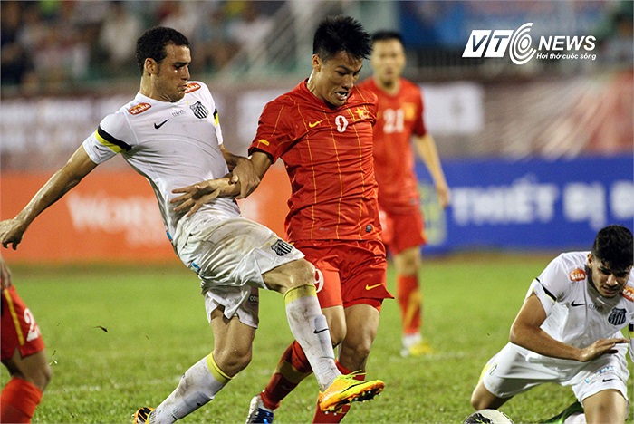 Mạc Hồng Quân có thể hội ngộ cùng Công Vinh tại Nhật Bản khi một CLB xứ Mặt trời mọc đưa ra lời mời với tiền đạo này.