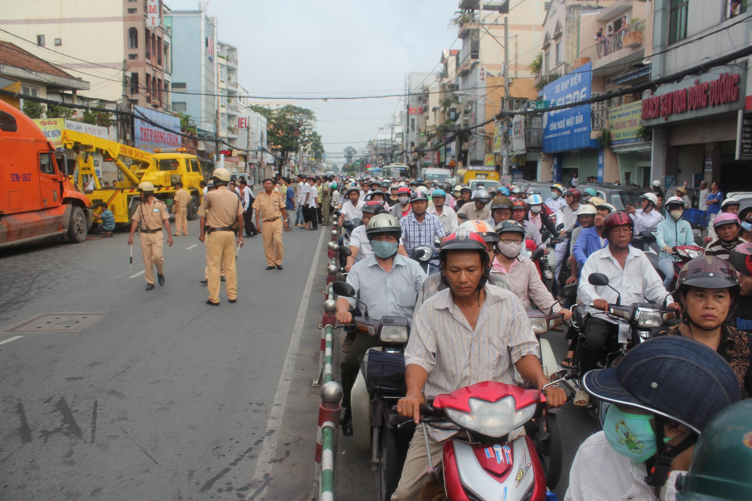 TP.HCM, container, đại náo, nhà dân, Phú Nhuận, Hoàng Văn Thụ