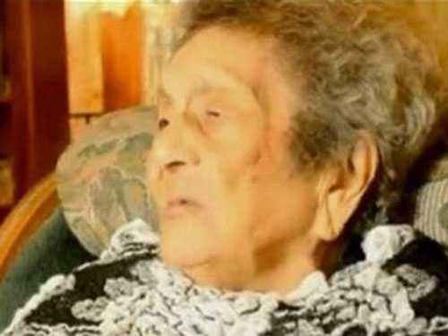 Cụ bà 100 tuổi tốt nghiệp tiểu học