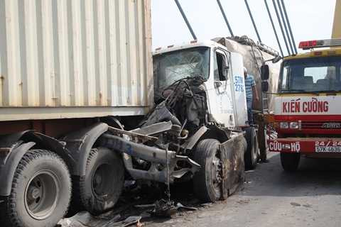 TP.HCM, xe bồn, xe container, kẹt xe, biến dạng, cầu Phú Mỹ, quận 2