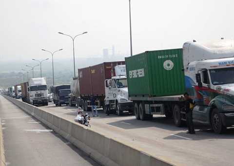 TP.HCM, xe bồn, xe container, kẹt xe, biến dạng, cầu Phú Mỹ, quận 2