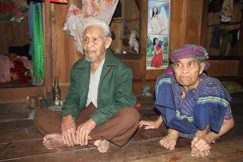 Vợ chồng người Khùa phải tổ chức đám cưới 3 lần.