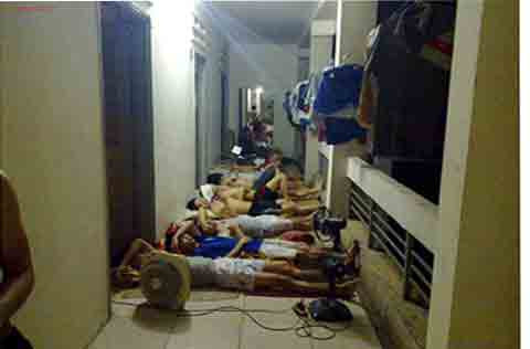 Sinh viên chống nóng