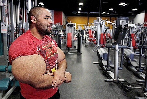 Anh đã dành tới gầm 10 năm rèn luyện để có được vòng tay 78 cm