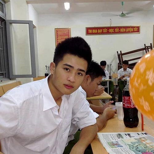 Cảnh sát Trần Hoàng Nhật trong giờ nghỉ.