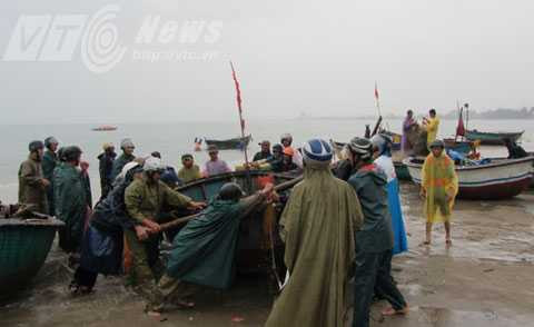 Đà Nẵng, bão số 8, mưa lũ, chống bão, hàng ngàn, người dân