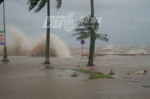 Hải Phòng, Đồ Sơn, Bão số 6, sóng cuốn xuống biển