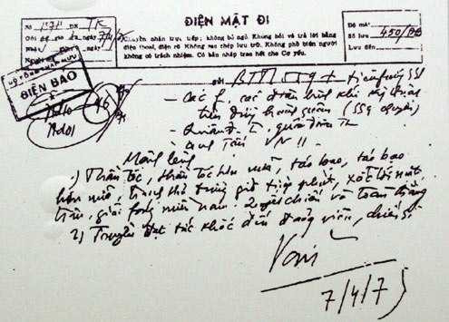 Tháng 12/1974-1/1975, Bộ Chính trị quyết định Tổng tiến công giải phóng miền Nam thống nhất đất nước. Đại tướng Võ Nguyên Giáp thuộc tổ thường trực Bộ Tổng tham mưu trong cuộc Tổng tiến công và nổi dậy mùa xuân năm 1975. Trong bức điện mật ngày 7/4/1975 gửi các đoàn quân đang tiến về Sài Gòn, đại tướng viết: "...Thần tốc, thần tốc hơn nữa. Táo bạo, táo bạo hơn nữa...".