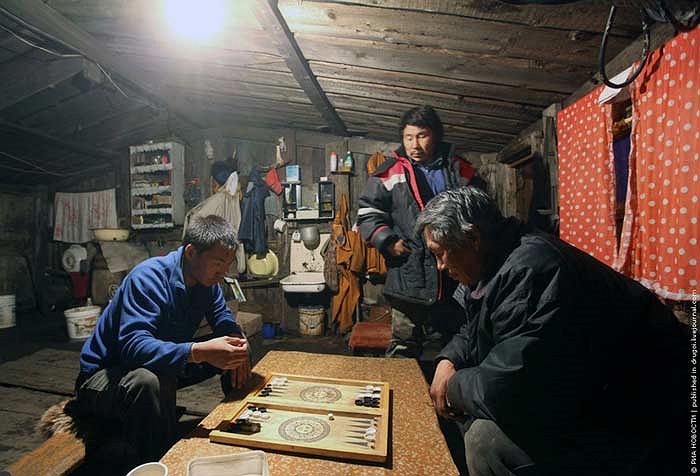 Đối với họ những cuộc săn không phải là thú vui như những kẻ thừa tiền ưa thích, mà chính là sinh kế nhọc nhằn.