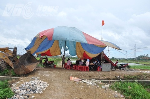 Dân lập 'chiến lũy'