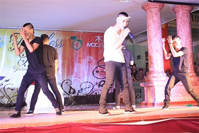 Cường Seven xuất hiện với những vũ điệu sôi động