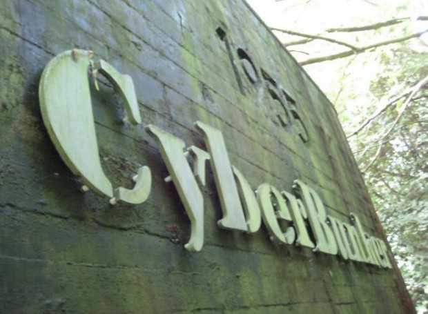 Đang diễn ra cuộc chiến trả đũa nhau gây nghẽn internet