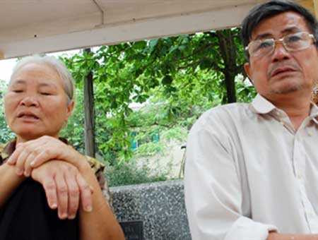 Đắng lòng, bệnh nhân vái lạy bác sĩ mới cho thở oxy