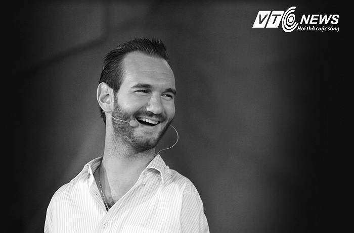 Bạn phải hòa nhập, bạn có nụ cười rất thiện cảm