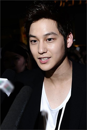 Cận cảnh vẻ xinh trai của ‘mỹ nam’ xứ Hàn