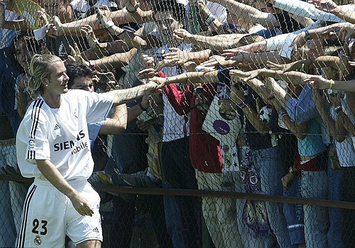 Hè 2003, Beckham chuyển sang Real Madrid với giá 35 triệu euro