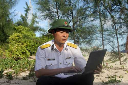 trung tá Vũ Hùng Lâm, trưởng ban thanh niên Bộ tư lệnh Hải quân