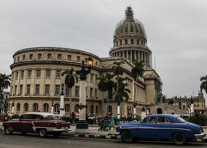 Nhiều xe cổ được sử dụng để làm dịch vụ taxi dành riêng cho khách du lịch nước ngoài