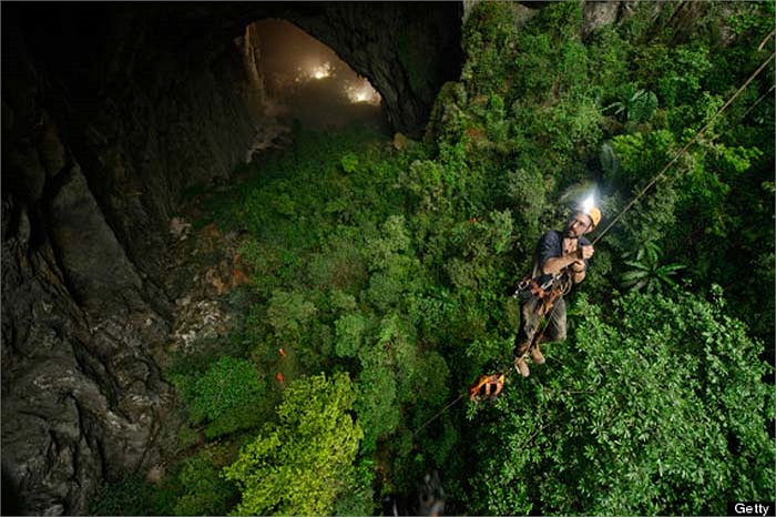 Hang Sơn Đoòng được phát hiện vào năm 1991, trong một lần tình cờ một người dân địa phương đã trú mưa ngay cửa hang. Và phải đến năm 2006 hang động Sơn Đoòng mới được khám phá và đặt tên bởi các nhà địa chất người Anh. 