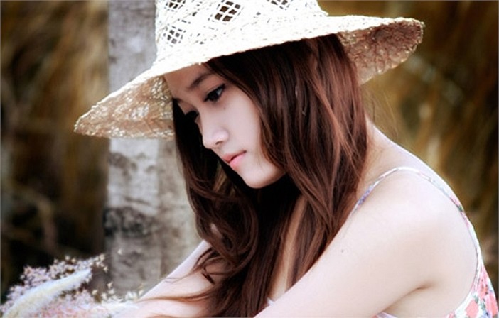 Với lợi hình gương mặt khả ái, ăn ảnh cùng số đo ba vòng khá chuẩn nên cô nàng tiếp tục tham gia nhiều cuộc thi sắc đẹp khác như lọt vào vòng chung kết Hoa khôi Thể thao 2012, Miss Teen 2012