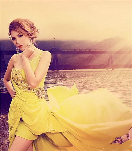 Bên cạnh đó cô vẫn chăm chi cho các hoạt động âm nhạc của mình với nhiều sản phẩm đình đám.