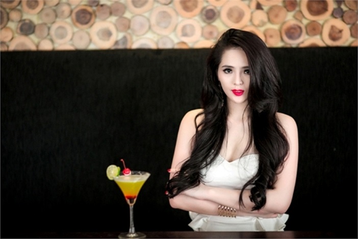 Sau đó cô được cử làm đại diện của Việt Nam tham dự cuộc thi Hoa hậu Siêu quốc gia tại Ba Lan. Trong cuộc thi nhan sắc lớn này, cô đã giành giải Hoa hậu châu Á và Hoa hậu cộng đồng.