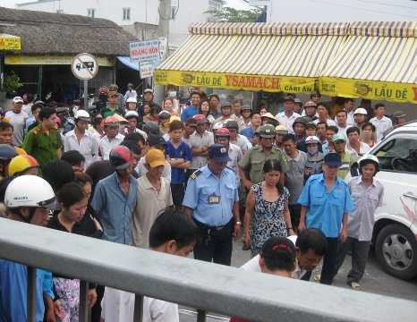 TP.HCM, ô tô 16 chổ, đôi vợ chồng, tử vong, tai nạn, hầm chui