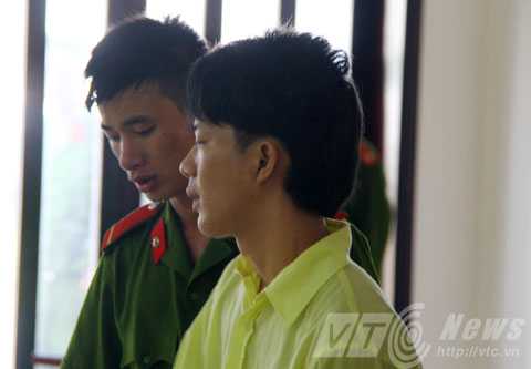 đòi nợ, hiếp dâm, siết cổ